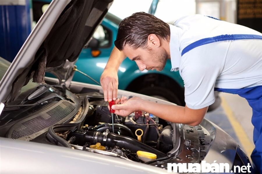 Làm thế nào để trở thành một người thợ sửa chữa ô tô giỏi