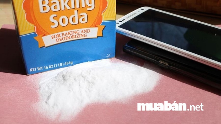 Baking Soda có thể loại bỏ vết xước một cách dễ dàng hiệu quả.