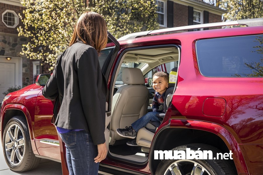 Hệ thống cảm biến hỗ trợ người lái giúp phát hiện trẻ nhỏ còn trong ô tô.