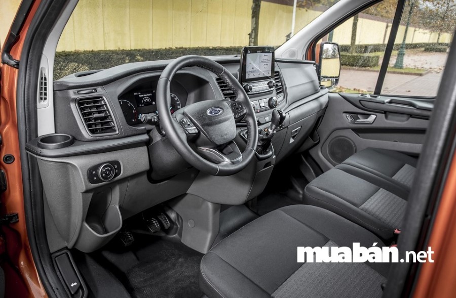 Xe Ford Transit được trang bị đầy đủ các thiết bị hiện đại để đảm bảo an toàn tối đa cho người lái và tất cả hành khách trên xe.