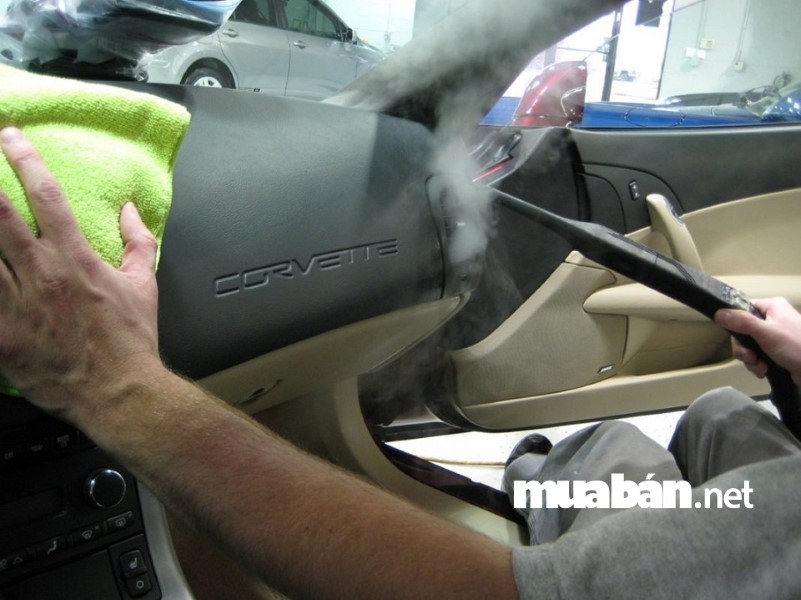 Xịt khửi mùi cả xe là cách đánh bay mùi hôi hiệu quả nhất.