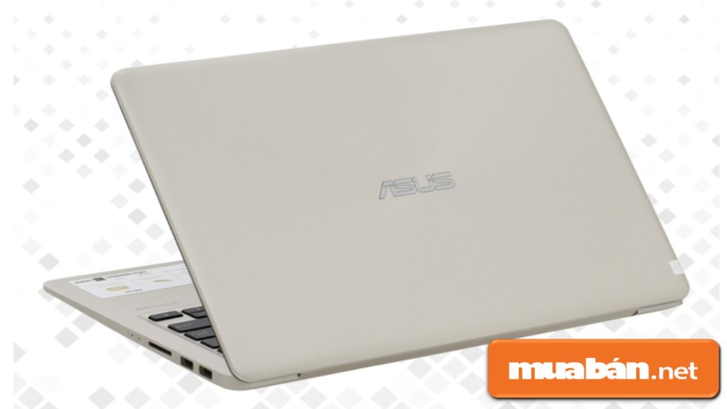 Asus Vivobook A411UA được thiết kế vỏ nhựa đơn giản nhưng cảm giác khá cứng cáp. 