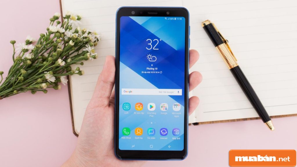 Màn hình của điện thoại Samsung A7 2018 khá lớn với kích thước 6 inch