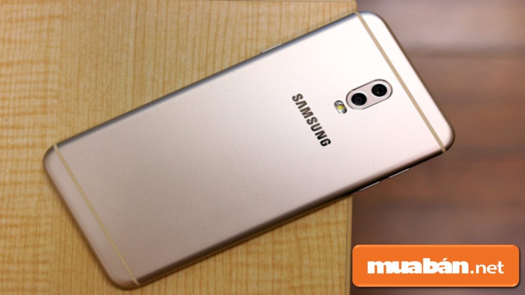 Samsung Galaxy J7+ được thiết kế nguyên khối bằng chất liệu kim loại.