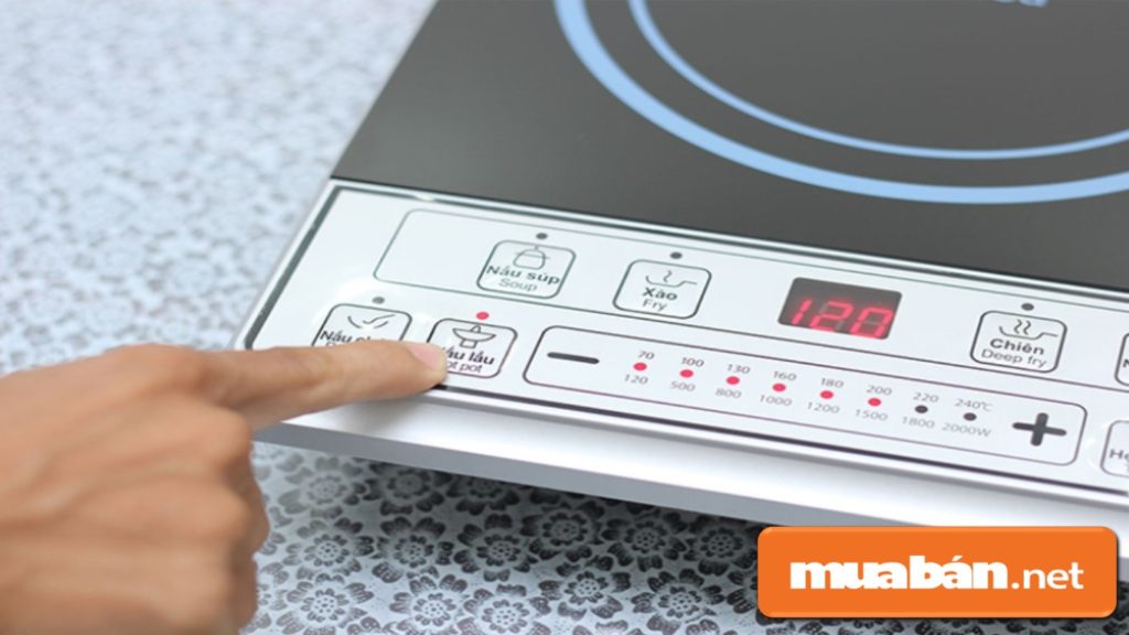 Mua bếp điện từ có bảng điều khiển nhấn nút truyền thống dễ sử dụng hơn với các chi tiết tiếng Việt.