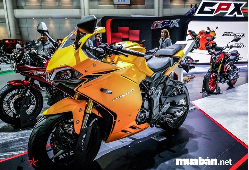 GPX Demon 150 GR 2019 có kiểu dáng tương tự như mẫu xe đình đám Panigale của Ducati, nhưng nhỏ hơn một chút.