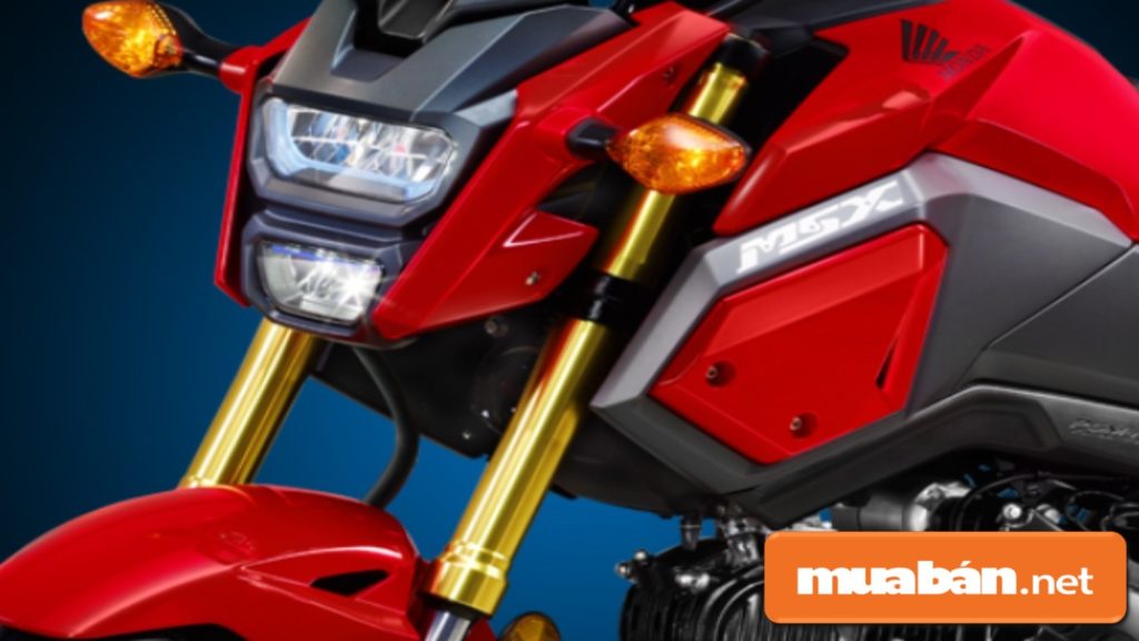 Đầu xe máy Honda MSX 125 có cụm đèn pha được chia thành 2 tầng với dạng đèn Led.