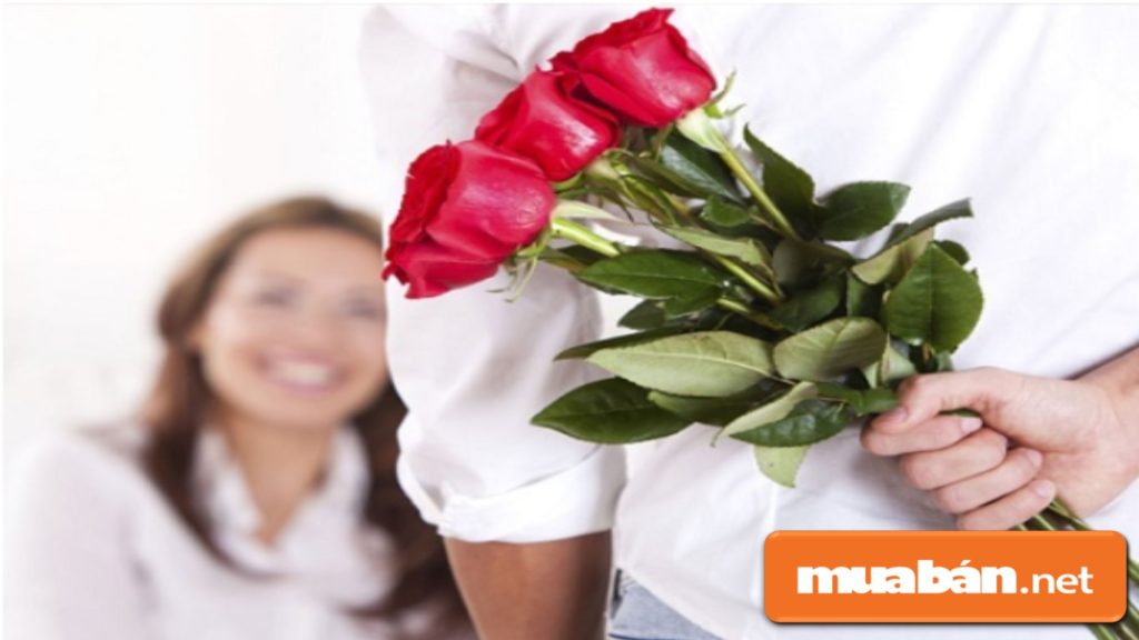 Tặng hoa hồng đỏ vào dịp ngày 8 tháng 3 thể hiện tình cảm của bạn dành cho nàng.