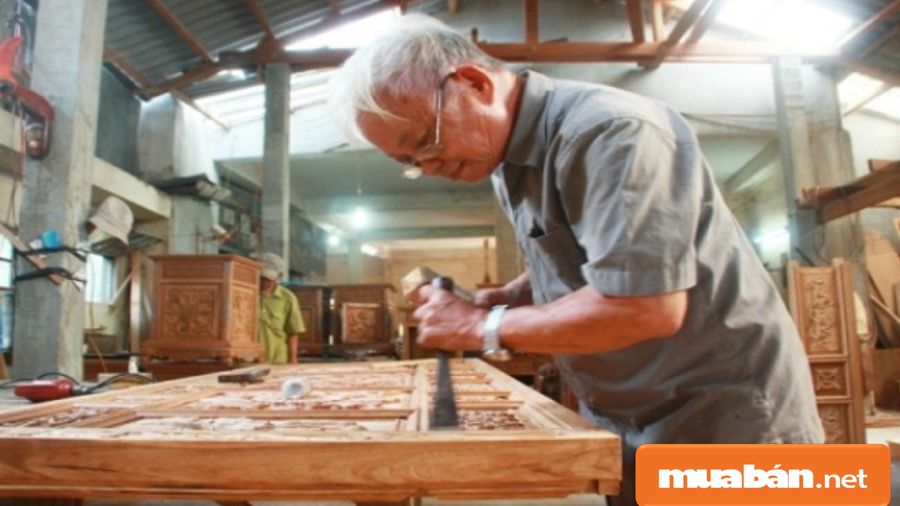 Thợ mộc là từ khá quen thuộc dùng để chỉ những người làm công việc liên quan đến gỗ (mộc).