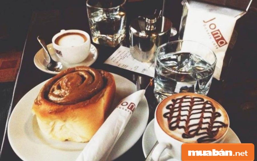 Bạn có thể tận hưởng niềm vui trong ngày Valentine đen bằng chầu cafe, trà sữa hoặc tiệc trà chiều sang chảnh nhé!