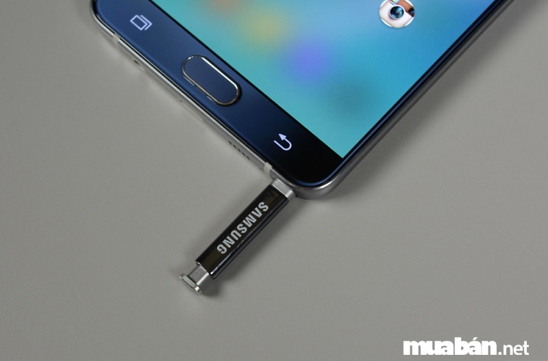 S-Pen là chiếc bút cảm ứng dành cho những điện thoại thuộc dòng Galaxy Note.