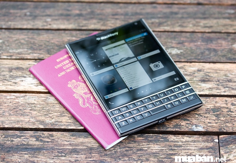 Ngoại hình độc, lạ của BlackBerry Passport