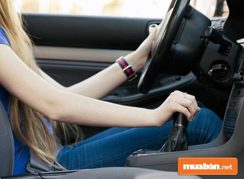 Muốn học lái xe ô tô nhanh thành thục và an toàn bạn cần phải làm quen xe trước.