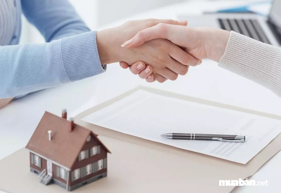 Trước khi đặt bút ký hợp đồng mua bán nhà đất bạn cần lưu ý nhiều điều.