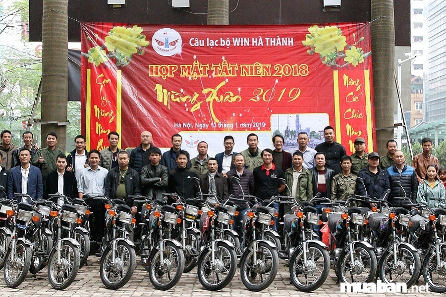 Hiện nay, nhiều người chơi xe Honda Win 100 ở Việt Nam tụ họp thành đội nhóm để chia sẻ chung niềm đam mê.