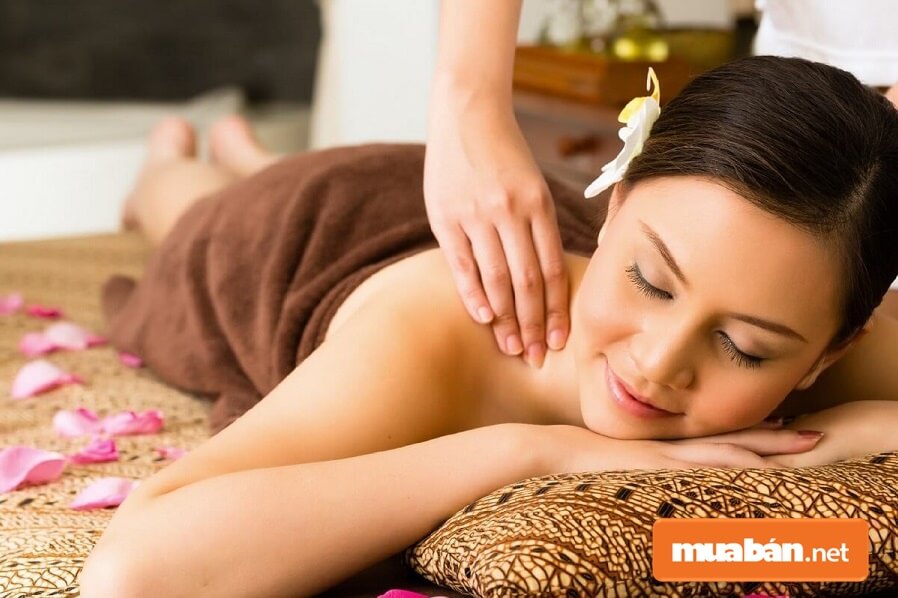 Massage Thái là một loại hình massage trị liệu, thư giãn hiện đang được rất rất nhiều người yêu thích.