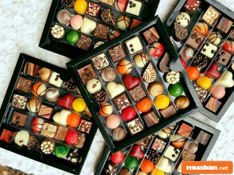 Hộp socola với nhiều hình dáng, màu sắc đa dạng