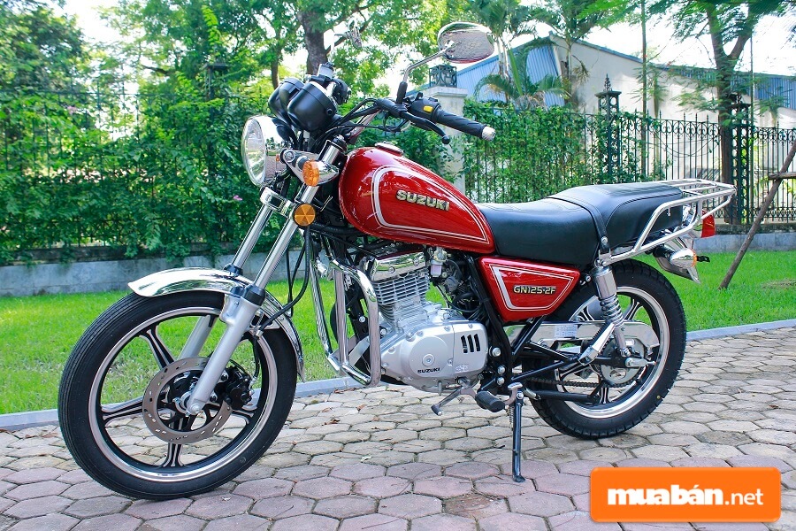 Những ai yêu xe moto giá rẻ có phong cách cổ điển thì Suzuki GN125 chính là ứng cử viên sáng 