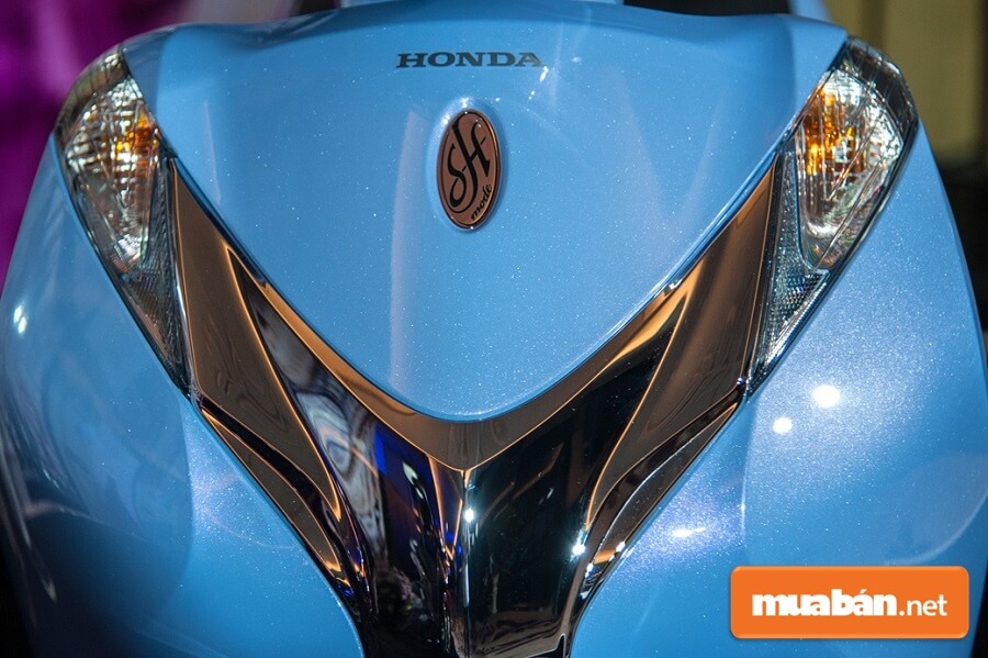 Đời xe 2017 của Honda SH Mode vẫn còn thiết kế phía trước hình chữ V sắc nét c