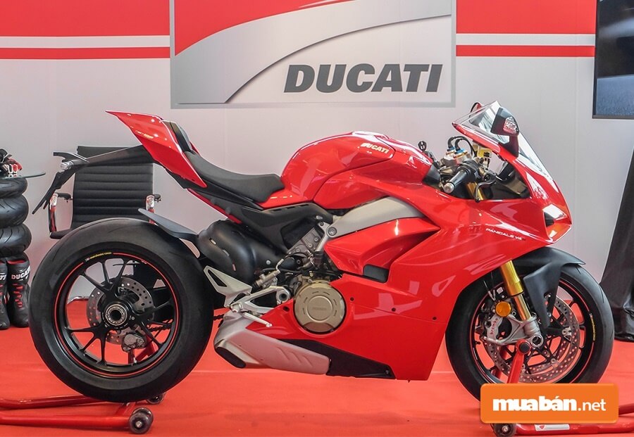 Ducati V4S được nhập khẩu trực tiếp về Việt Nam với giá cao ngất ngưởng lên đến gần 1 tỷ đồng.