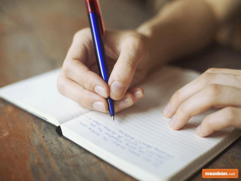 Bạn có thể lựa chọn hình thức viết tay cho những lá đơn của mình