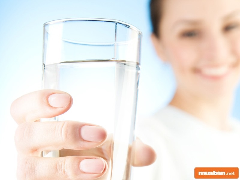 2 lít nước cho cơ thể mỗi ngày giúp làn da đẹp hơn