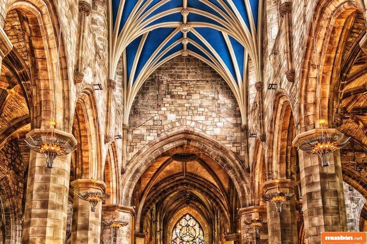 Không gian của các công trình mang phong cách Gothic được đánh giá cao về độ thông thoáng